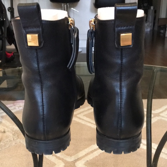 Stuart Weitzman Riley Ankle Zip Up Bootie with Lug Sole Black Size 8. Like New! - Picture 4 of 16